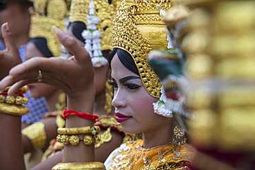 Traditional Cambodian dance performance at the Angkor Wat temple, Angkor Wat, near Siem Reap, Siem Reap Province, Cambodia, Asia