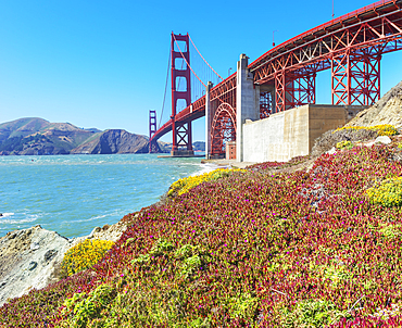 View of Golden Gate Bridge from Bakery beach, San Francisco, California, USA