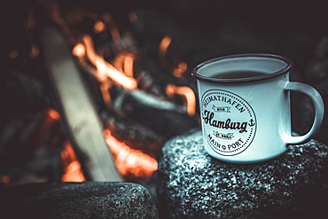 Cup of tea with Hamburg slogan in front of the log fire, Hamburg, Germany