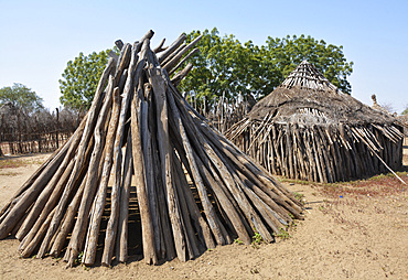 Ethiopia; Southern Nations Region; traditional huts in Kolcho village; lower Omo River; Omo valley