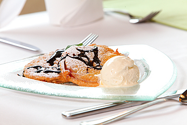 It is served, Bavarian delicacies, apple rings with vanilla ice cream, Reit im Winkl, Chiemgau, Bavaria, Germany