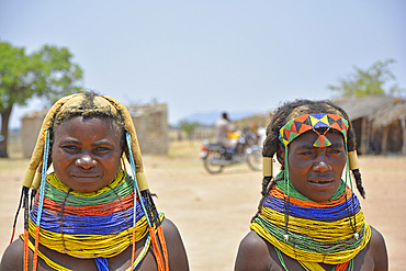 Angola; Huila Province; small village near Chibia; two Muhila women in the market square; typical necklace made of pearl necklaces; Hair fixed with ocher earth