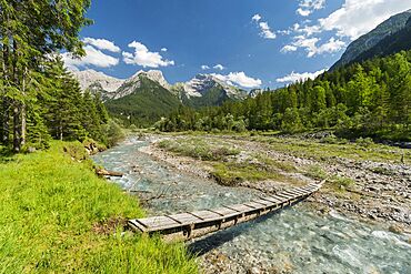 Wooden bridge over the Rissbach, Risstal, Karwendel, Tyrol, Austria