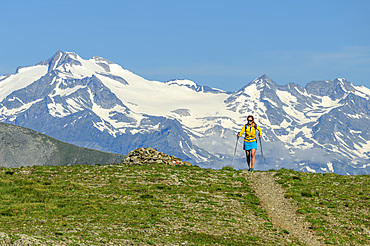 Woman hiking with Hochalmspitze in the background, Rödresnock, Nockberge, Nockberge-Trail, UNESCO Biosphere Park Nockberge, Gurktal Alps, Carinthia, Austria