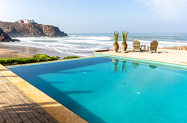 Infinity swimming pool overlooking Atlantic Ocean, Hotel auberge Dar Najmat, Mirleft, Morocco, north Africa