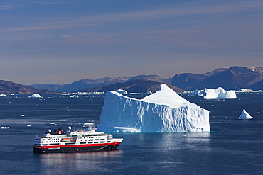 Hurtigruten ship MS Fram, Uummannaq, Uummannaqfjord, North Greenland, Greenland