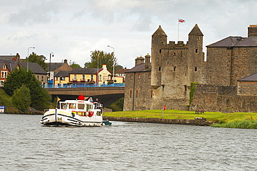 outdoor photo, with a houseboat on the River Erne, Enniskillen, Shannon & Erne Waterway, County Fermanagh, Northern Ireland, Europe