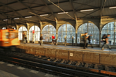 Goerlitzer U-Bahnhof, Berlin