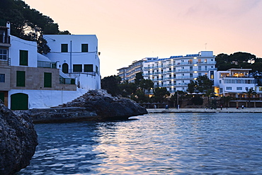 Hotel and Bay of Cala Santanyi in the evening, Mallorca, Balearic Islands, Spain, Europe