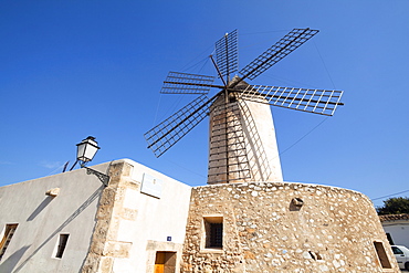 Historic windmill of Es Jonquet at the Old Town of Palma, Mallorca, Balearic Islands, Mediterranean Sea, Spain, Europe