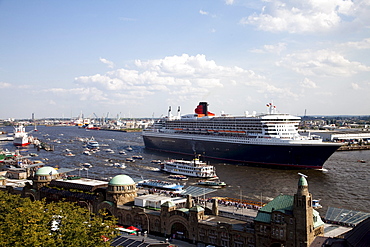 Queen Mary 2 passing St. Pauli Landing Bridges, Hamburg, Germany