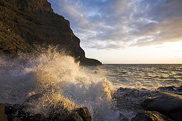 Steep coast with breaker, Playa de Jurado, Atlantic ocean near Tijarafe, UNESCO Biosphere Reserve, La Palma, Canary Islands, Spain, Europe