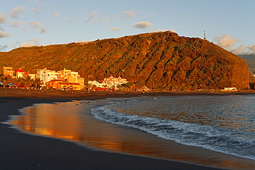 Coastal landscape and beach, Puerto de Tazacorte, UNESCO Biosphere Reserve, Atlantic ocean, La Palma, Canary Islands, Spain, Europe