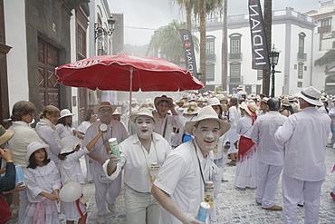 Talcum powder battle, local festival, revival of the homecoming for emigrants, Fiesta de los Indianos, Santa Cruz de La Palma, La Palma, Canary Islands, Spain, Europe