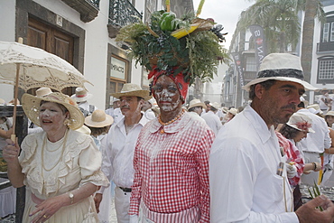 Talcum powder battle, local festival, revival of the homecoming for emigrants, Fiesta de los Indianos, Santa Cruz de La Palma, La Palma, Canary Islands, Spain, Europe