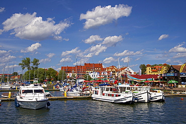 Boats at the marina of Mikolajki (Nikolaiken) on Lake Mikolajskie, Mazurskie Pojezierze, Masuren, East Prussia, Poland, Europe