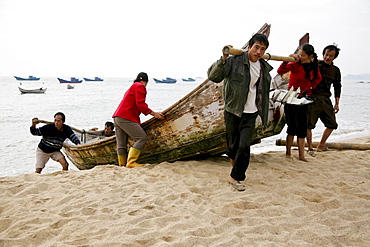 Fishermen pulling a boat out of the water, Mazu island, Meizhou Island, Fujian province, China, Asia