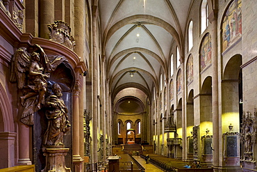 Main nave in Mainz Cathedral, Mainz, Rhineland-Palatinate, Germany, Europe