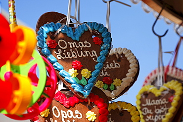 Gingerbread hearts, Cannstatter Volksfest, Stuttgart, Baden-Wurttemberg, Germany