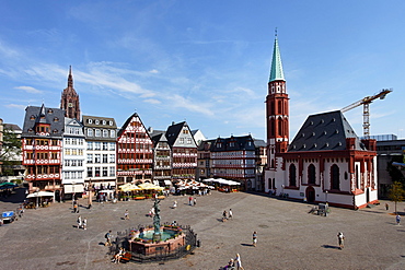 Fountain of Justice (Gerechtigkeitsbrunnen) and St. Nicholas' Church, Roemerberg, Frankfurt am Main, Hesse, Germany