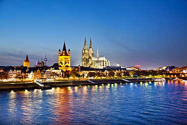 View ove river Rhine to old town with cathedral and Great St. Martin church, Cologne, North Rhine-Westphalia, Germany