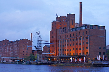 Evening at i nner port Duisburg, Transformed according to plans by Lord Norman Foster since 1994, Duisburg, Ruhrgebiet, North Rhine-Westphalia, Germany, Europe