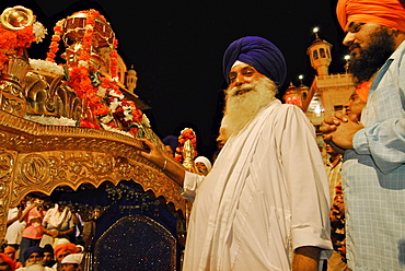 Golden Temple, men with turbans in front of palanquin for the Holy Book, Sikh holy place, Amritsar, Punjab, India, Asia