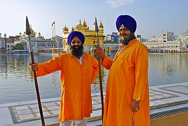 Golden Temple, voluntary guards, Sikh holy place, Amritsar, Punjab, India, Asia