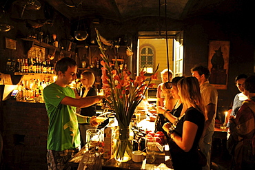 People in students pub Alchemia, Kazimierz, Krakau, Poland, Europe