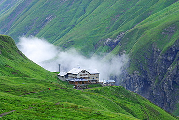 trail with hikers in front of hut Kemptner Huette, Allgaeu range, Allgaeu, Swabia, Bavaria, Germany