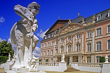 Sculptures in front of the Electors palace in the sunlight, Trier, Rhineland-Palatinate, Germany