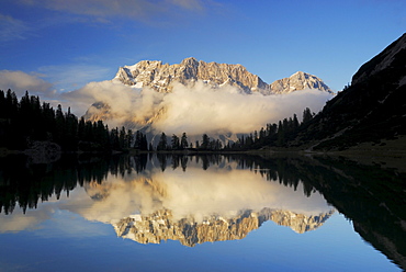 Lake Seebensee with Zugspitze range, Mieminger Gebirge range, Tyrol, Austria