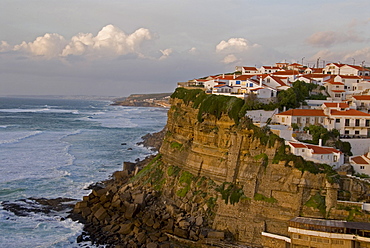 Coastal village with steep cliffs, Azenhas do Mar, Azenhas do Mar, Costa de Lisboa, Estremadura, Portugal