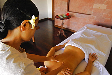 Massage at the spa of the Chedi Club, GHM Hotel, Ubud, Indonesia, Asia