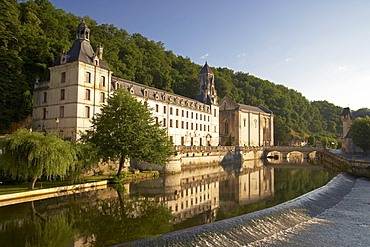 Jardin des Moines and Abbaye de Brantome, The Way of St. James, Roads to Santiago, Chemins de Saint-Jacques, Via Lemovicensis, Brantome, Dept. Dordogne, RâˆšÃ‰Â¬Â©gion Aquitaine, France, Europe