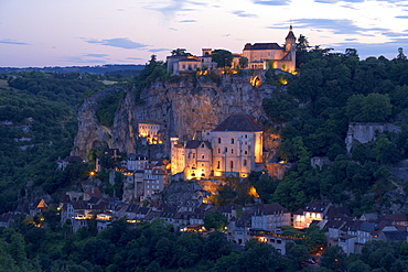 View of Rocamadour in the evening light, The Way of St. James, Roads to Santiago, Chemins de Saint-Jacques, Via Podiensis, Dept. Lot, RâˆšÃ‰Â¬Â©gion Midi-PyrâˆšÃ‰Â¬Â©nâˆšÃ‰Â¬Â©es, France, Europe