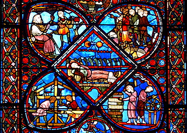 Stained glass window in Saint Stephen's Cathedral in Bourges, Bourges Cathedral, The Way of St. James, Chemins de Saint Jacques, Via Lemovicensis, Bourges, Dept. Cher, râˆšÃ‰Â¬Â©gion Centre, France, Europe