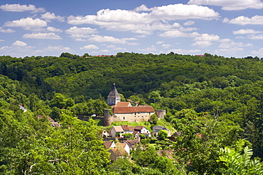 View of Gargilesse village, Chemins de Saint Jacques, The Way of St. James, Via Lemovicensis, Dept. Indre, RâˆšÃ‰Â¬Â©gion Centre, France, Europe