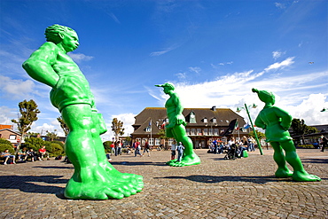 Sculptures Travelling Gigants, Westerland, Sylt Island, Schleswig-Holstein, Germany