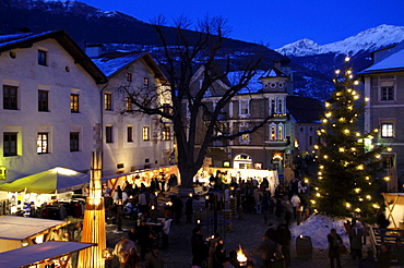 People at the christmas market in the evening, Glurns, Val Venosta, South Tyrol, Italy, Europe