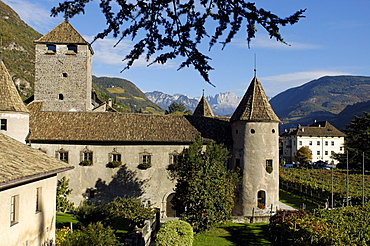Castle Maretsch in the sunlight in autumn, Bozen, South Tyrol, Italy, Europe