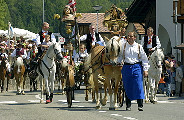 Procession through the town, Tournament, Oswald von Wolkenstein Ritt, Event 2005, Siusi allo Sciliar, South Tyrol, Italy