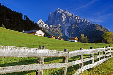 Farm houses at Picco di Vallandro, Val Pusteria, Dolomite Alps, South Tyrol, Italy