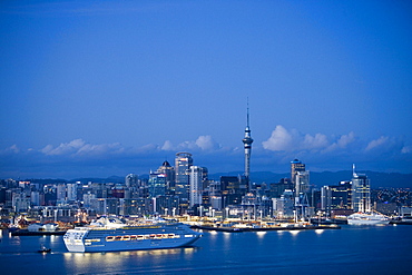 High rise buildings and cruiseships Dawn Princess and MV Columbus at dawn, Auckland, North Island, New Zealand, Oceania