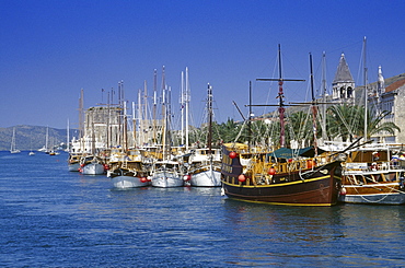 Ships at harbour under blue sky, Trogir, Croatian Adriatic Sea, Dalmatia, Croatia, Europe