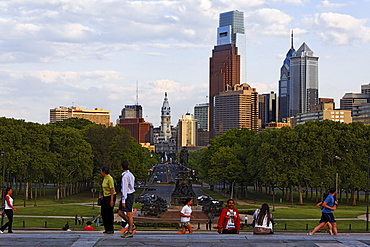 View from the Museum of Art over the Benjamin Franklin Parkway and downtown Philadelphia, Pennsylvania, USA