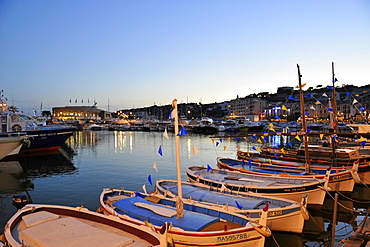 Boats at harbour in the evening, Cassis, Cote dÂ¥Azur, Bouches-du-Rhone, Provence, France, Europe