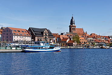 Town Port with view towards St. Mary`s Church in Waren, Mueritz, Mecklenburg Lake district, Mecklenburg-Western Pomerania, Germany