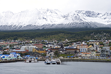 City of Ushuaia in front of snow covered mountains, Ushuaia, Tierra del Fuego, Patagonia, Argentina, South America, America