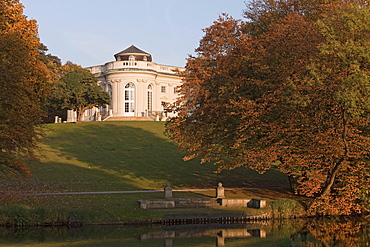 Autumn at Schloss Richmond, View from the park, Braunschweig, Brunswick, Lower Saxony, Northern Germany